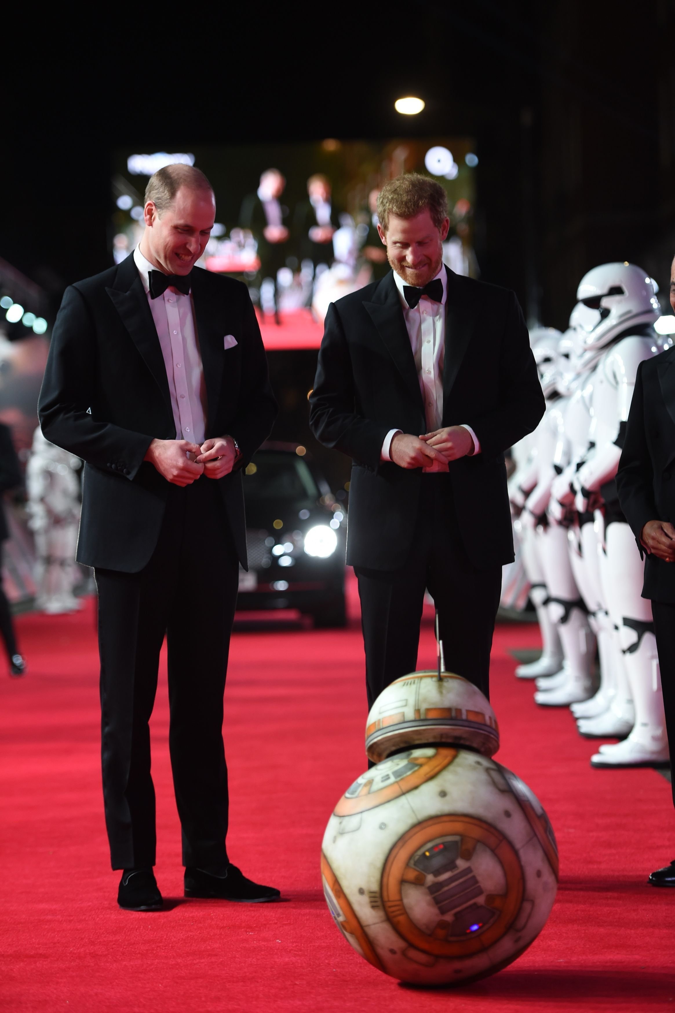 <strong>Princes William and Harry meet droid BB8</strong>