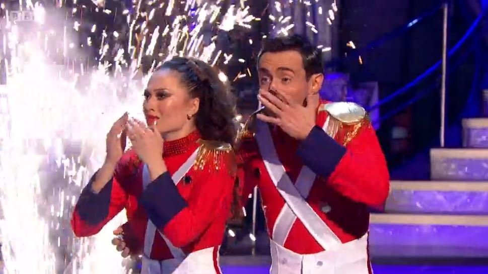 <strong>Joe McFadden and Katya Jones win 'Strictly Come Dancing' 2017</strong>