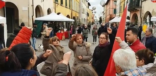 Αποτέλεσμα εικόνας για Ιταλία: Γυναίκες τραγουδούν το Bella Ciao μπροστά στους ακροδεξιούς της Casa Pound