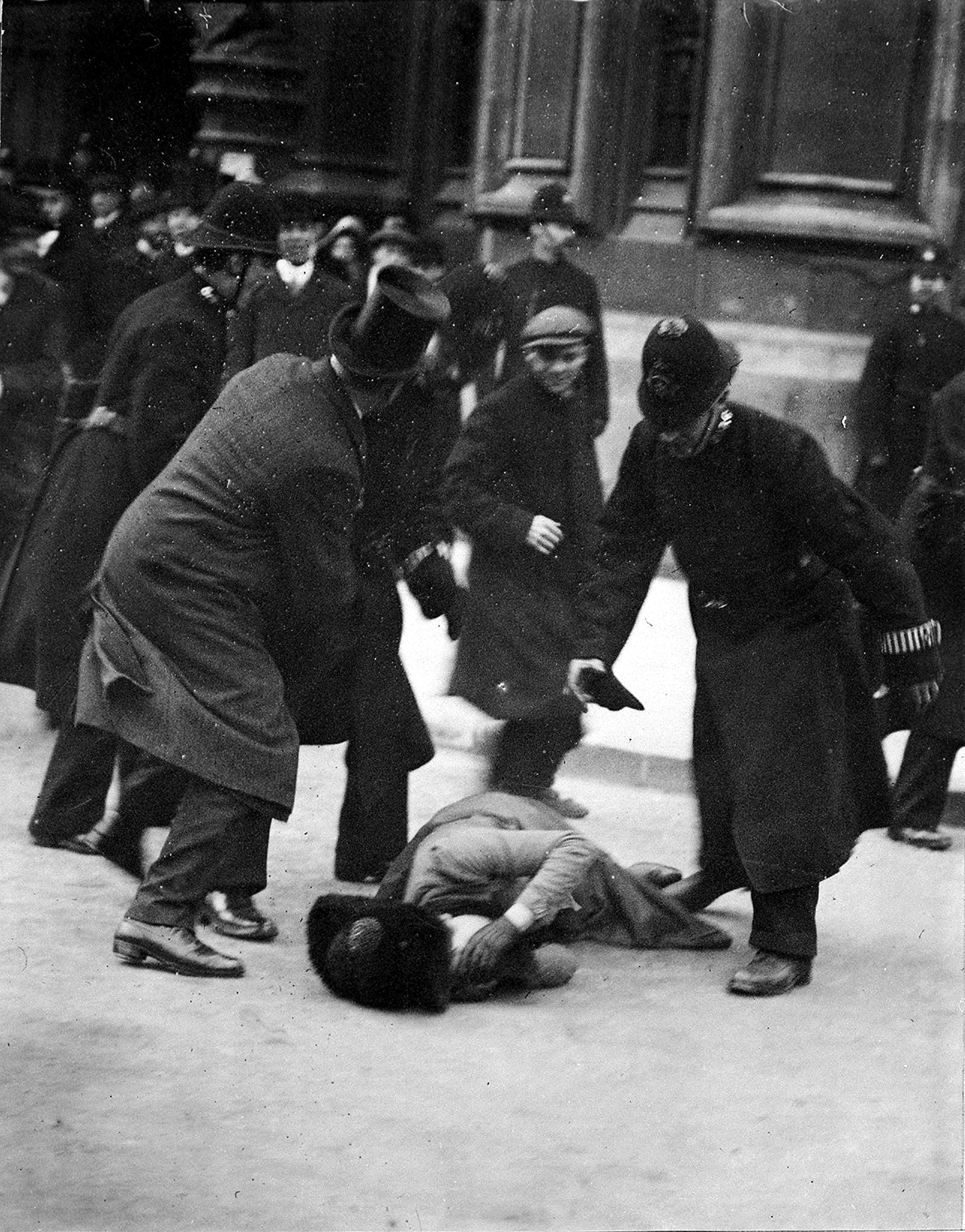 Believed to be suffragette Mrs Ernestine Mills, and Dr Herbert Mills in top hat, Black Friday demonstration, 18 November 1910 (COPY1/551)