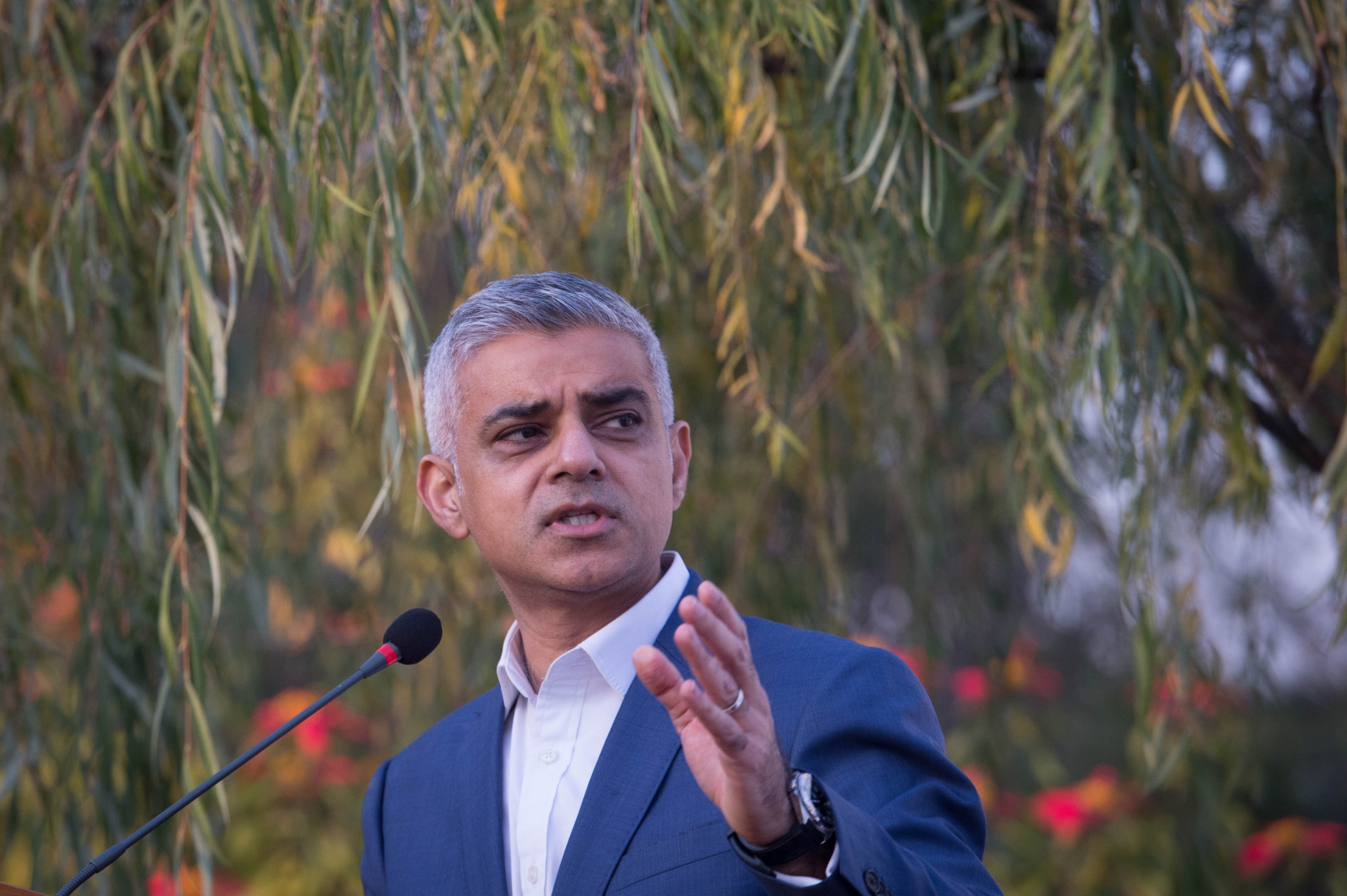 <strong>London Mayor Sadiq Khan:&nbsp;The biggest differences in air pollution levels according to socioeconomic status were found in the city</strong>