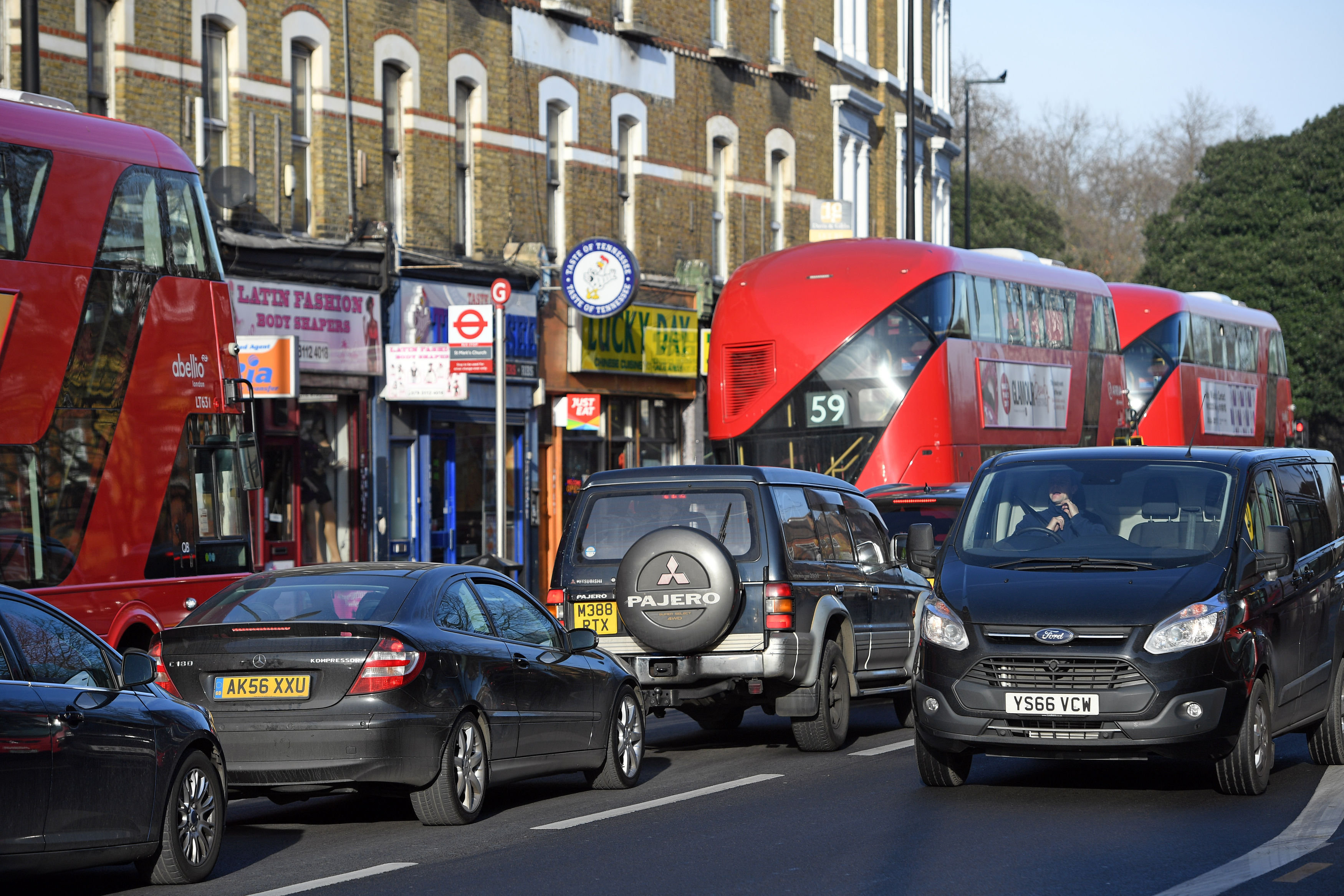 <strong>London struggles with heavy congestion in many areas</strong>