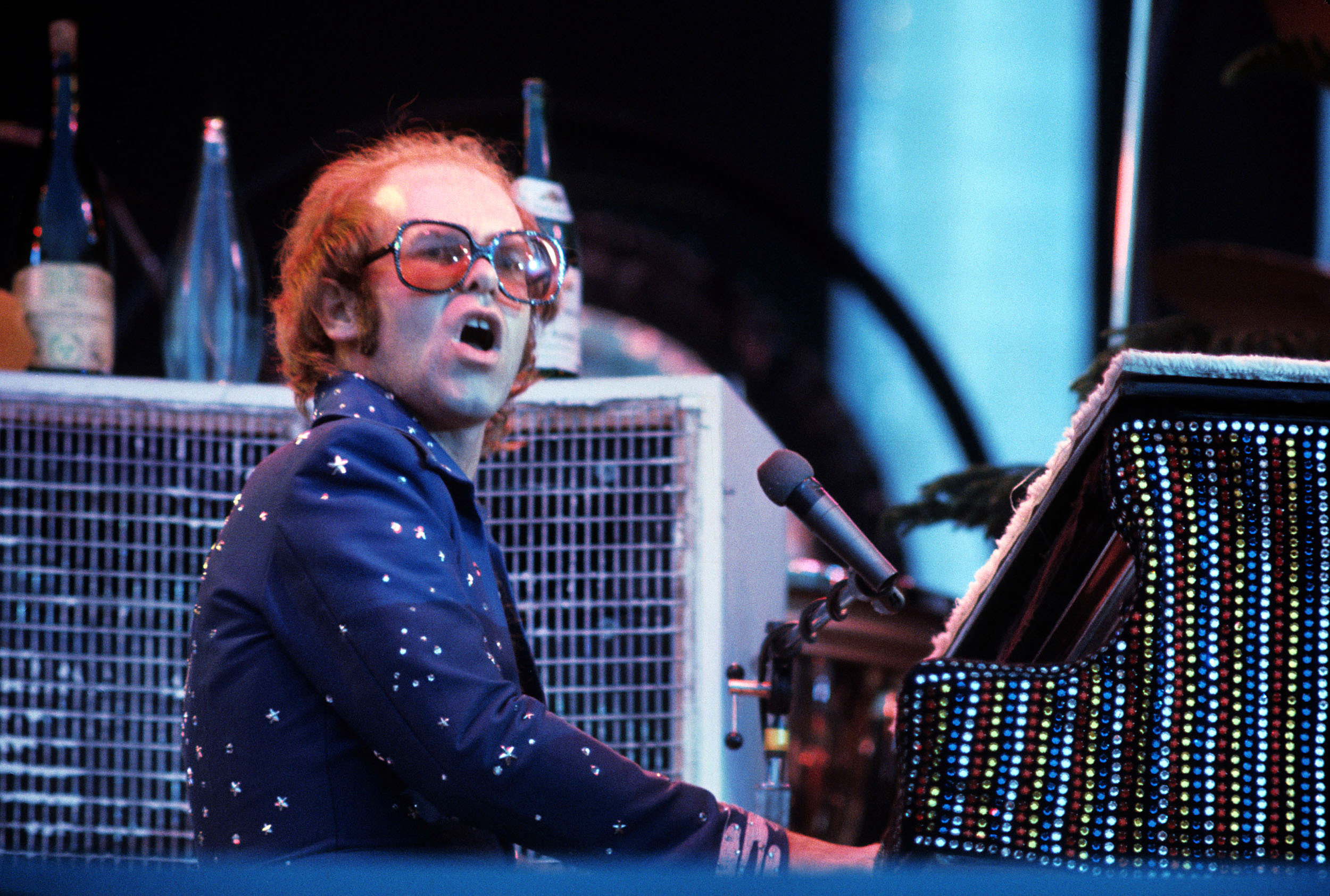 <strong>Elton John perfoming at Wembley in May 1974&nbsp;</strong>