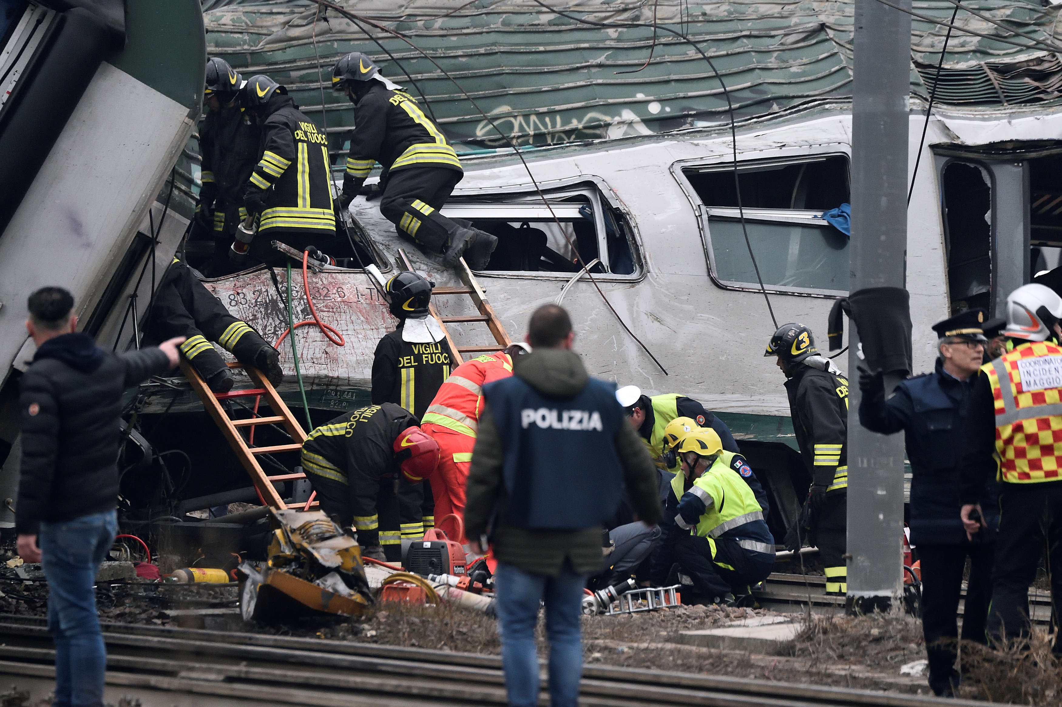 <strong>'At least'&nbsp;three people have died in the crash,&nbsp;Italian government&nbsp;officials said&nbsp;</strong>