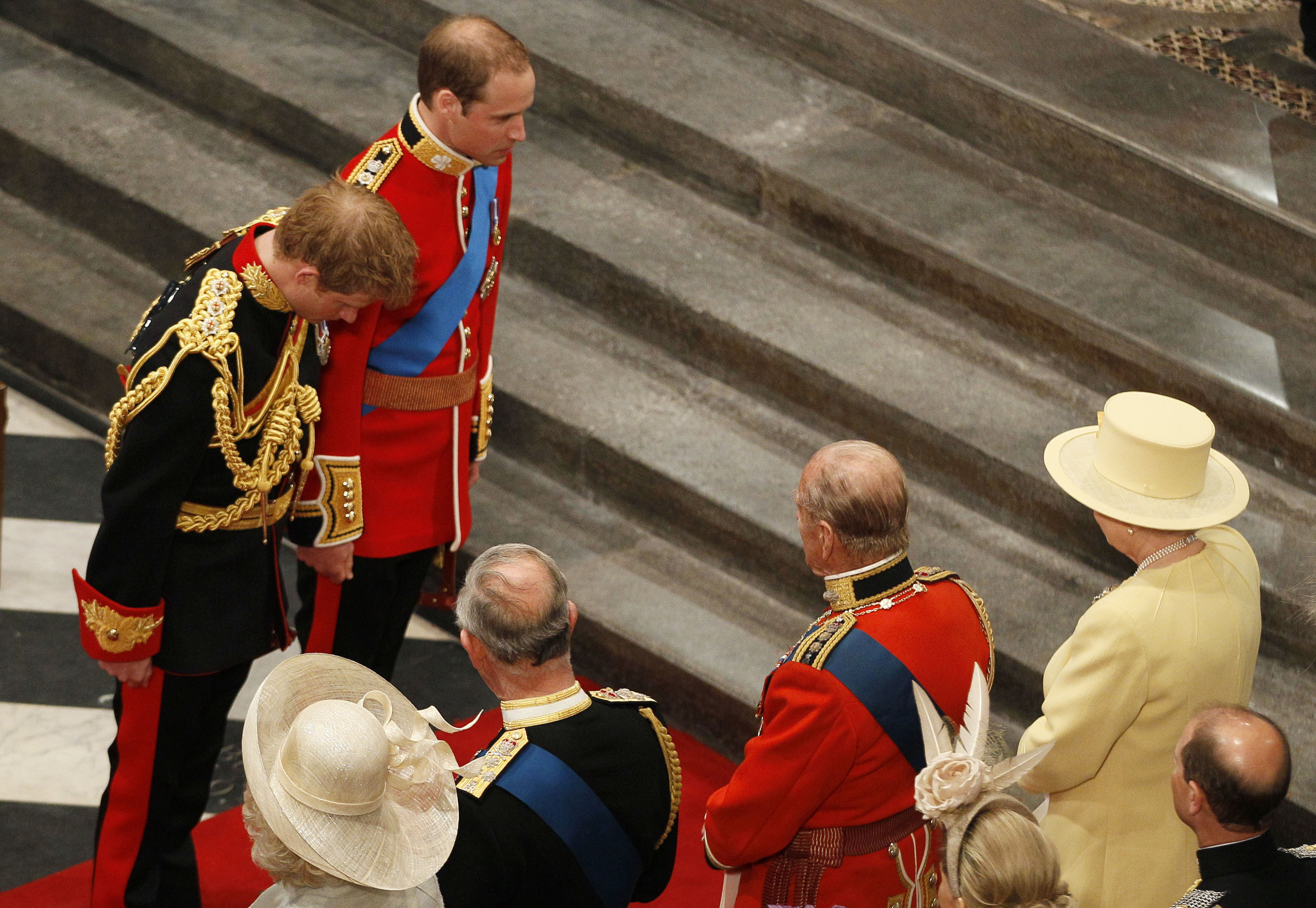 <strong>Prince Harry and Prince William bow before the Queen&nbsp;at the wedding Prince William and Kate Middleton</strong>