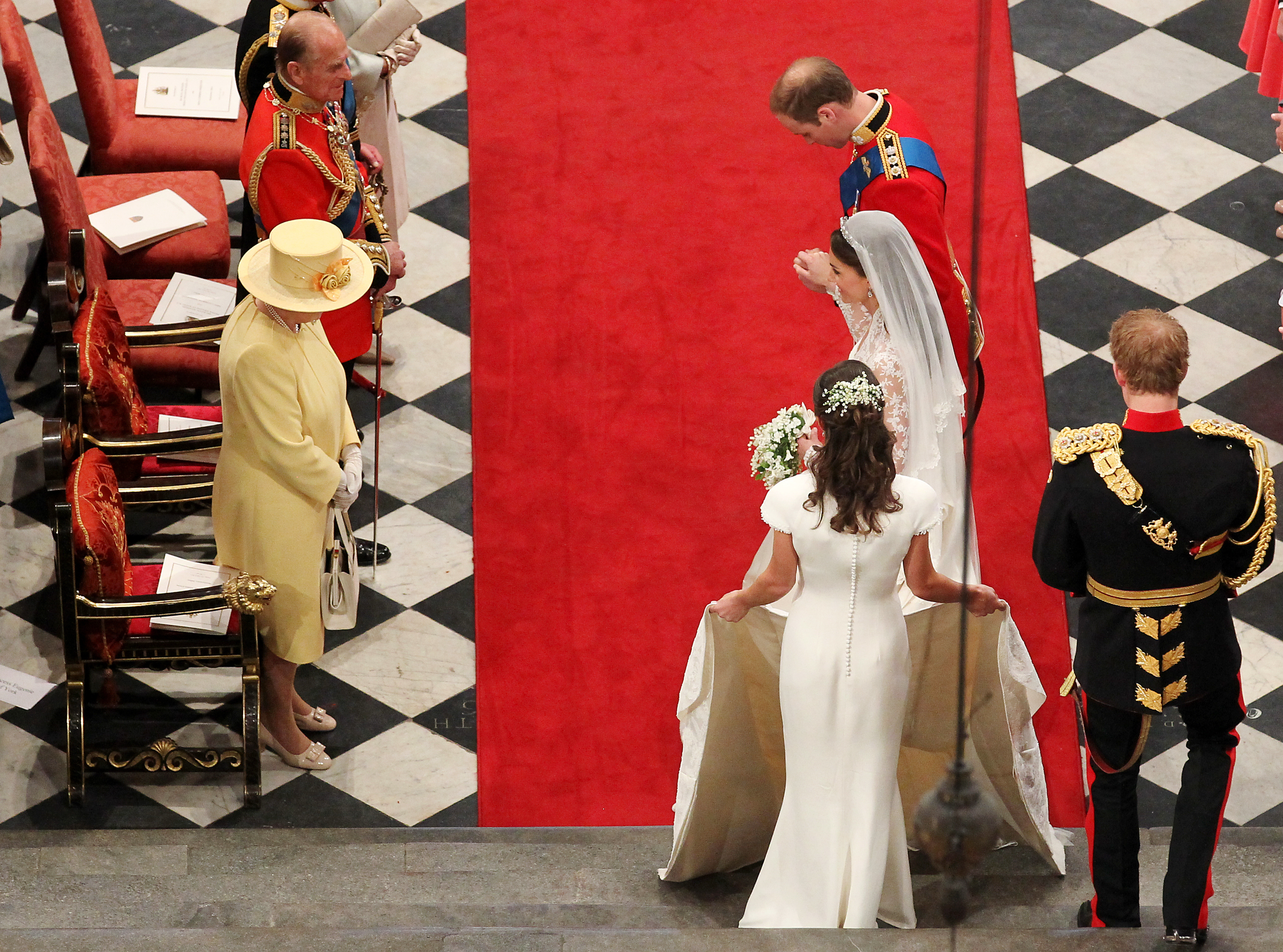 <strong>William and Kate bow in front of the Queen and Duke of Edinburgh&nbsp;</strong>