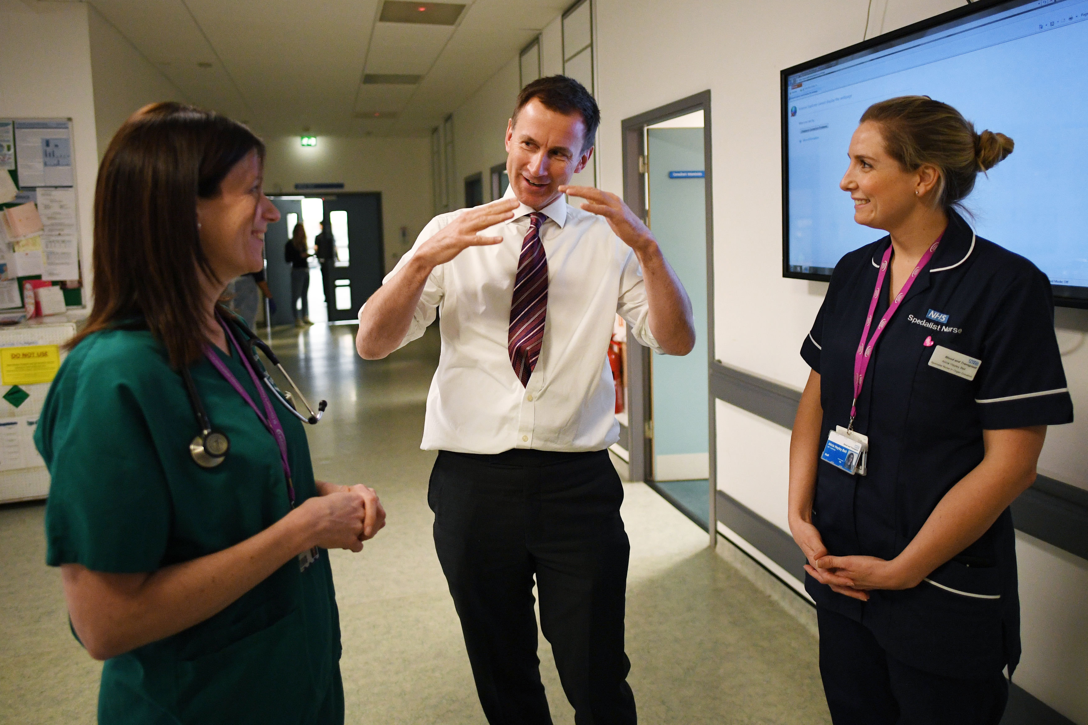 Jeremy Hunt talks to staff at St George's Hospital, Tooting.