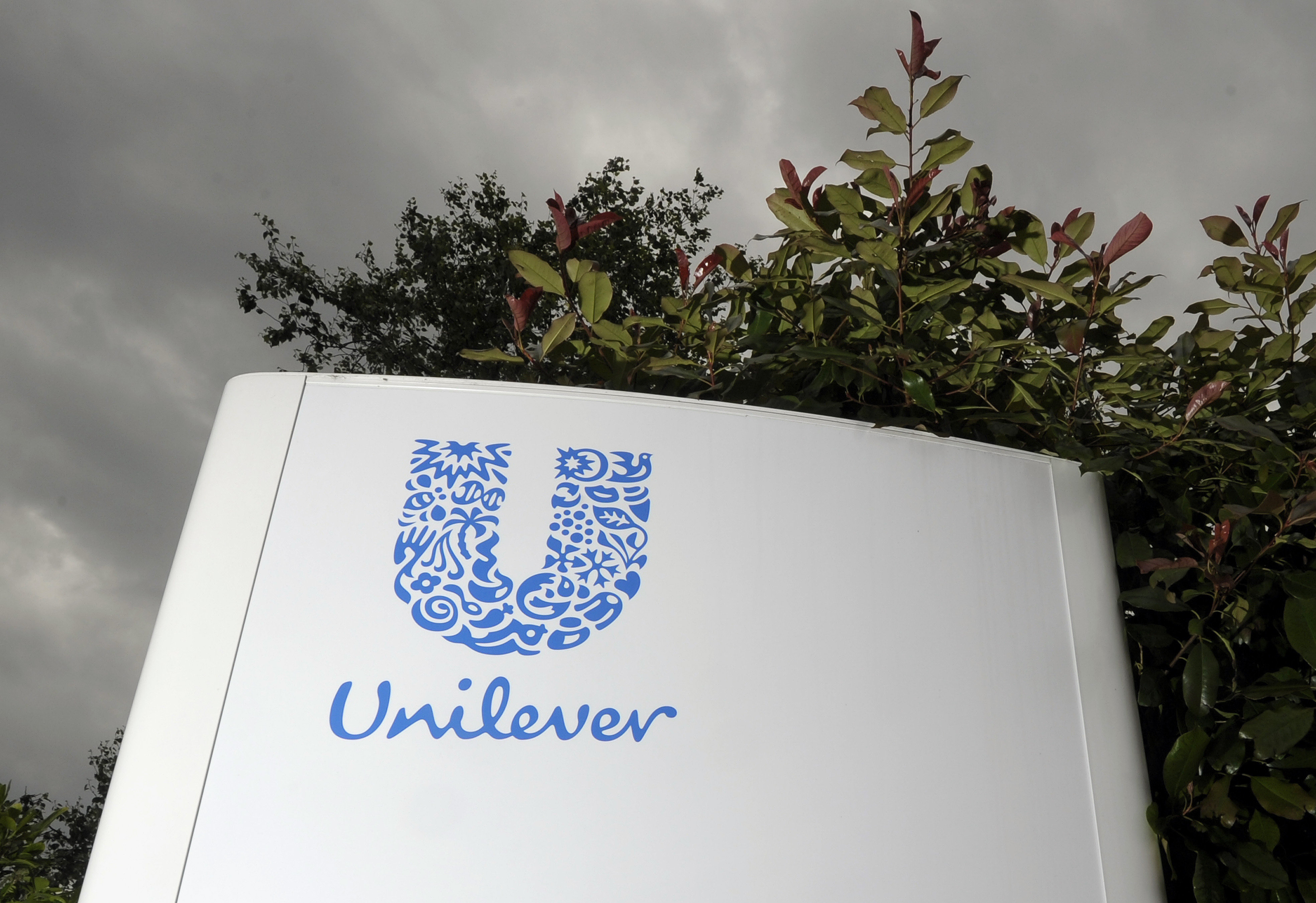 <strong>Unilever has threatened to cut advertising on internet platforms is more isn't done to combat extremist material</strong>