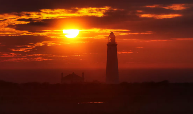 Sunrise at St Mary's lighthouse in Whitley Bay, Northumberland