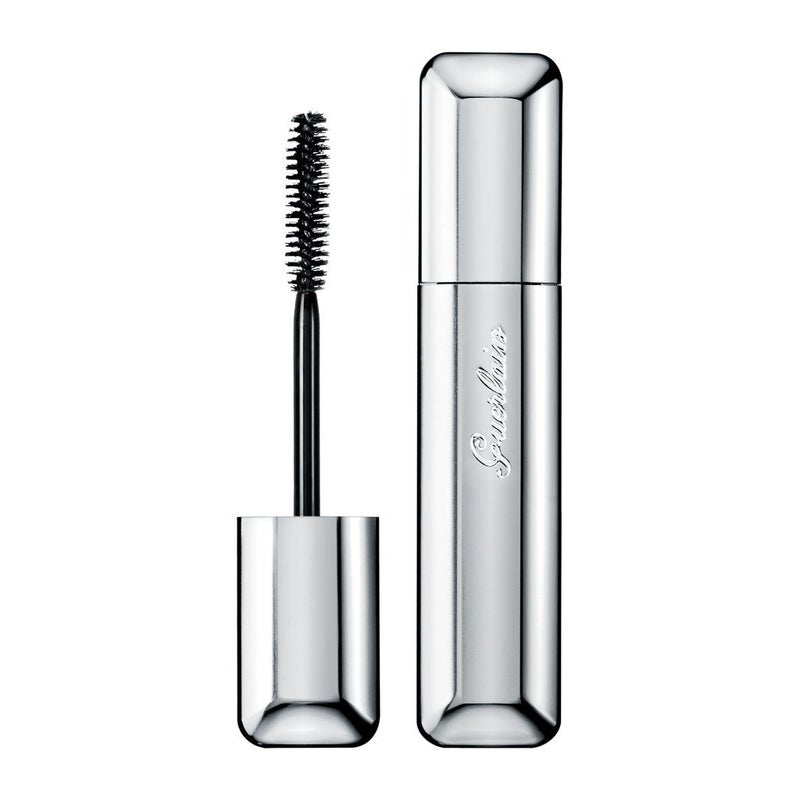 <strong>Mascara Cils d'enfer Waterproof </strong><br />Qui n'a pas envie d'avoir un regard de biche malgré la chaleur et les baignades On oublie les yeux de panda et on s'offre le regard frais tout l'été. Pensez donc à glisser un mascara waterproof dans votre sac. Effet garanti.<br /><br /><i>Prix: 355 DH en parfumerie</i>