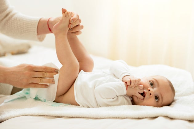 “Bevor ihr eure Babys auf diese Dinger setzt, wischt sie immer ab – selbst, wenn ihr in Eile seid oder eine Decke darunter legt.