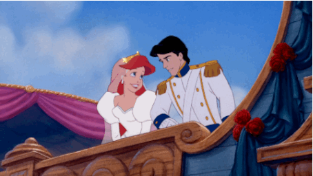 Lo mejor es llevar un calzado cómodo desde el principio, en especial la novia. "Que elija unos zapatos que puedan acompañarla durante toda la boda", cuenta Blanco. Y entiende que las invitadas tiendan a cambiarse durante el baile: "Es bastante corriente que sean incluso los novios los que ofrezcan alternativas: chanclas, bailarinas, alpargatas, etc.". Para Correas, sin embargo, "los zapatos se han elegido para el vestido que se lleva y se deben mantener".