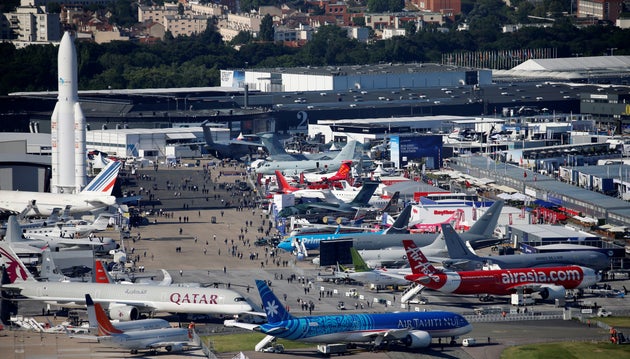 Une vue aérienne montre le 53ème Salon aéronautique international de Paris à l'aéroport du Bourget, près de Paris, en France, le 17 juin 2019.