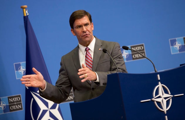 El secretario de Defensa en funciones de Estados Unidos, Mark T. Esper, durante su rueda de prensa en Bruselas.