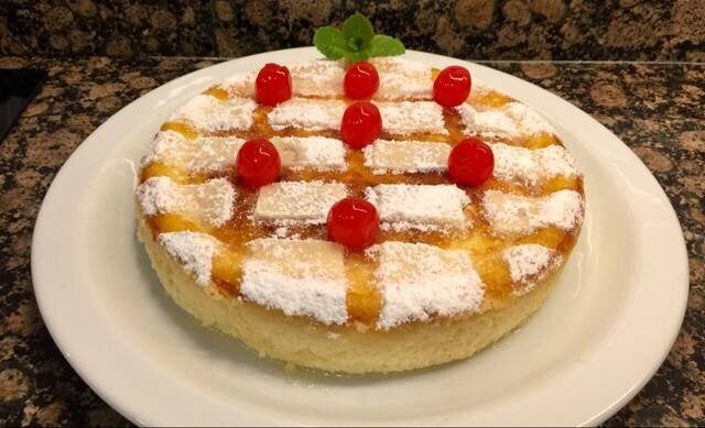 Ingredientes: queso de Burgos, nata líquida, huevos y leche condensada.Sigue aquí la receta