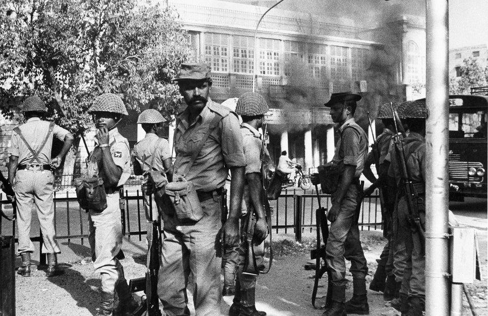 Indian army soldiers take up their positions in New Delhi, 1 November, 1984, a day after Prime Minister Indira Gandhi was shot.