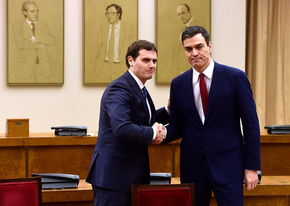 24 de febrero de 2016. Pedro elige a Albert Rivera para firmar un acuerdo de gobierno para presentarse a una investidura.