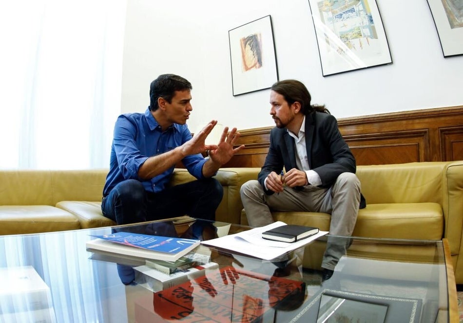 27 de junio de 2017. Una vez reelegido Sánchez como líder de su partido y después de reconocer que se arrepintió de no llegar a un acuerdo con Podemos, los líderes se reencuentran y liman asperezas.