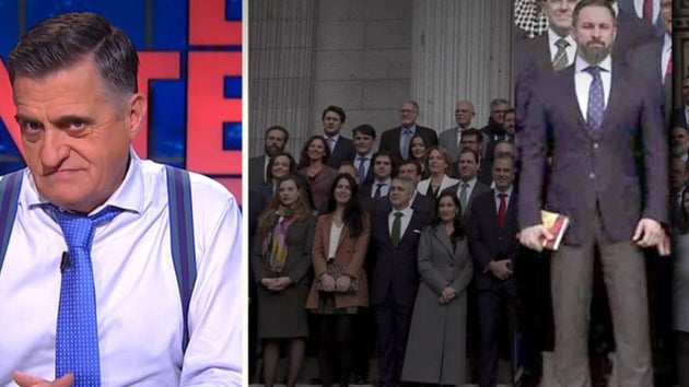 El Gran Wyoming, junto a la imagen de los 52 diputados de Vox.
