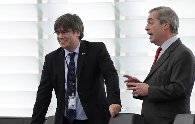 Carles Puigdemont y Nigel Farage, en la sede del Parlamento Europeo en Estrasburgo en enero de 2020.