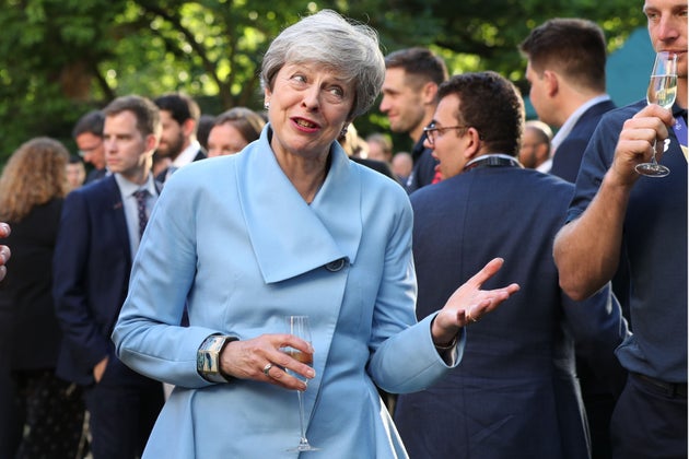Theresa May, en una recepción a deportistas en Downing Street, el 15 de julio de 2019, su último actos en la residencia oficial.