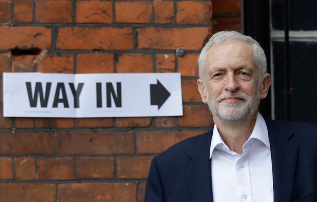 Jeremy Corbyn, el pasado mayo, votando en su colegio electoral en los comicios europeos.