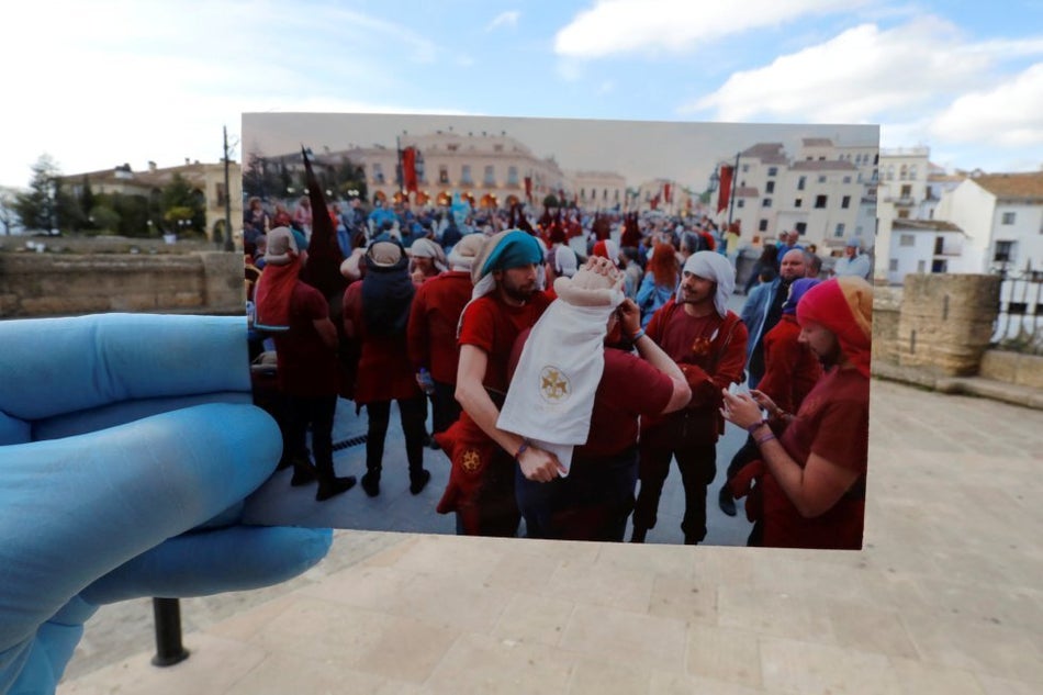 Penitentes de la hermandad de Los Gitanos durante la Semana Santa de Ronda, en abril de 2019.