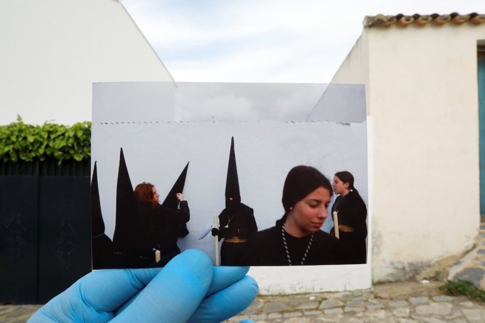 Penitentes de la hermandad del Santo Entierro antes de una procesión de Semana Santa, en marzo de 2018.