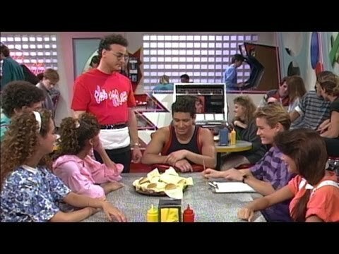 Los protagonistas de 'Salvados por la campana' en la hamburguesería de Max.