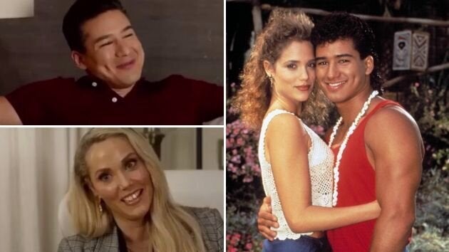 Mario Lopez y Elizabeth Berkley en 2020 a la izquierda. A la derecha a principios de los 90.