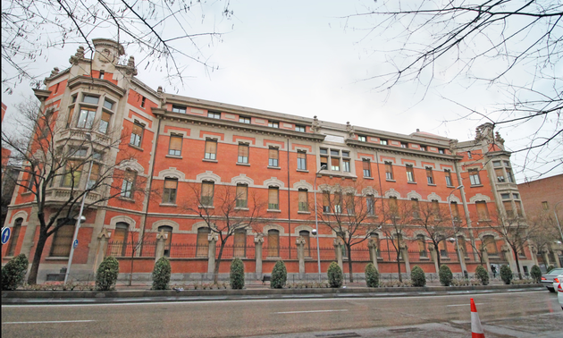 Fachada del Hospital Santa Cristina de Madrid.