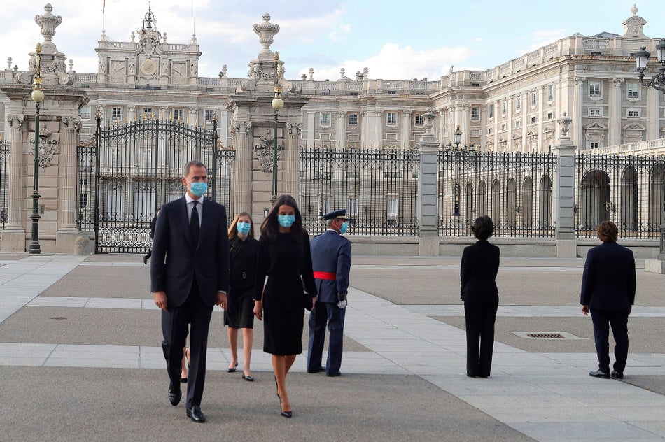 El rey Felipe VI, la reina Letizia, la princesa Leonor y la infanta Sofía a su llegada el 6 de julio a la misa funeral que se celebra; en la catedral de la Almudena, en Madrid, por todos los fallecidos a causa de la pandemia de coronavirus.