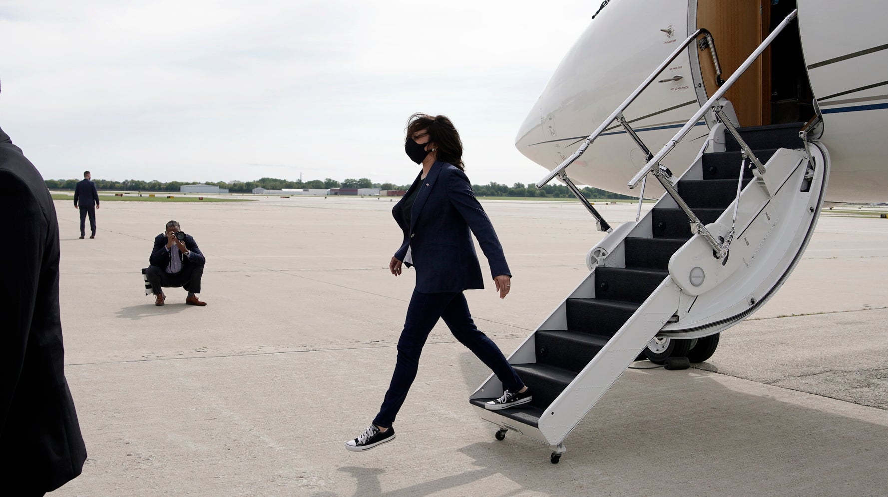 'Like A Boss': Twitter Users Are Raving About Kamala Harris' Campaign Trail Shoes - 'Like A Boss': Twitter Users Are Raving About Kamala Harris' Campaign Trail Shoes