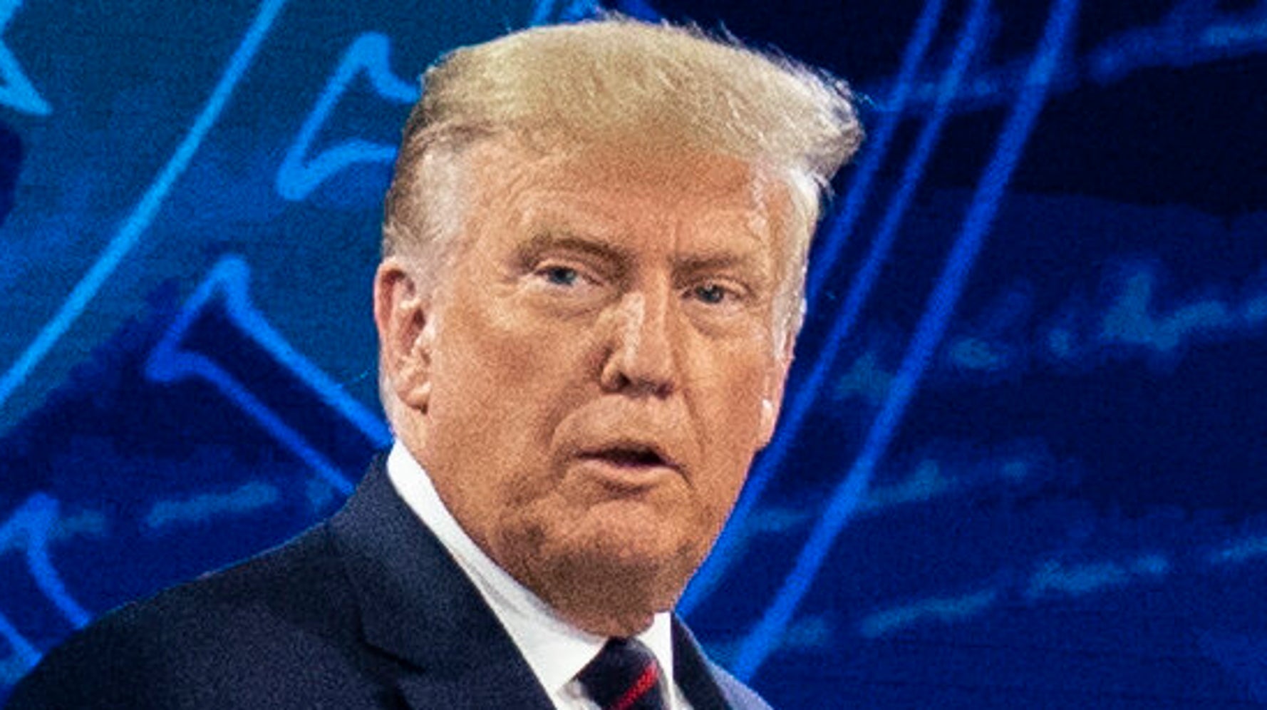 Trump’s Bonkers Coronavirus ‘Herd Mentality’ Claim Lights Up Twitter - Breaking News Trump’s Bonkers Coronavirus ‘Herd Mentality’ Claim Lights Up Twitter