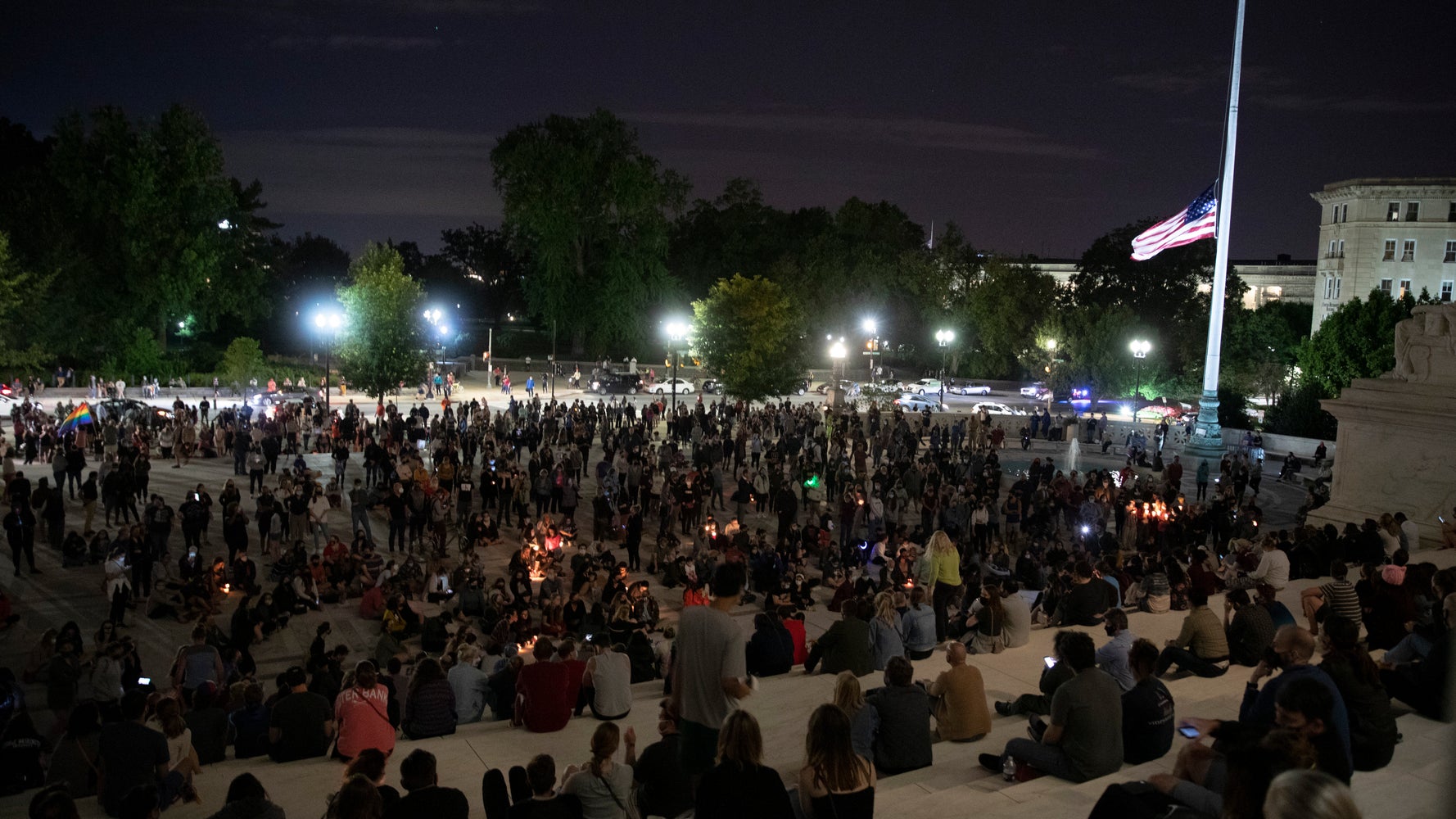 Crowds Flock To Supreme Court To Mourn Ruth Bader Ginsburg - Crowds Flock To Supreme Court To Mourn Ruth Bader Ginsburg