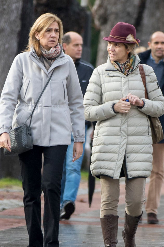 Las infantas Cristina (izda) y Elena (dcha), juntas