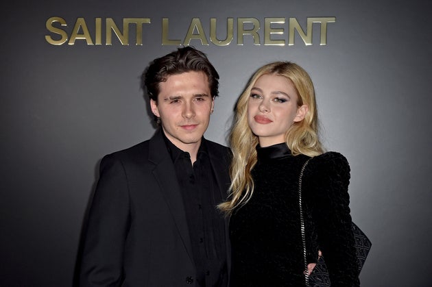 Brooklyn Beckham y su novia Nicola Peltz.