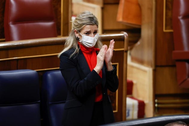 La ministra de Trabajo, Yolanda Díaz, se emociona en el Congreso tras el discurso de despedida del vicepresidente segundo, Pablo Iglesias.
