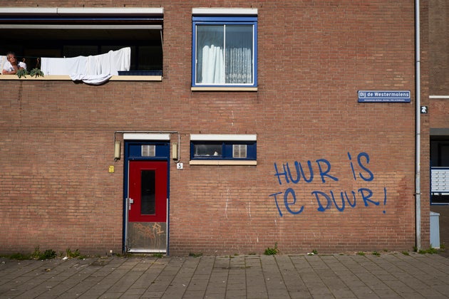 Un graffiti en el que pone