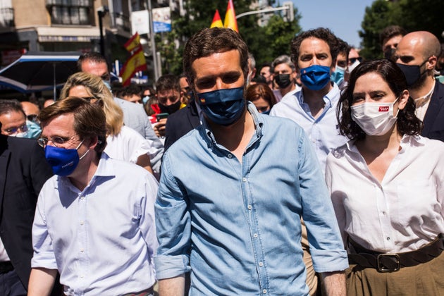 De izquierda a derecha, José Luis Martínez-Almeida, Pablo Casado e Isabel Díaz Ayuso, el pasado domingo en Colón.