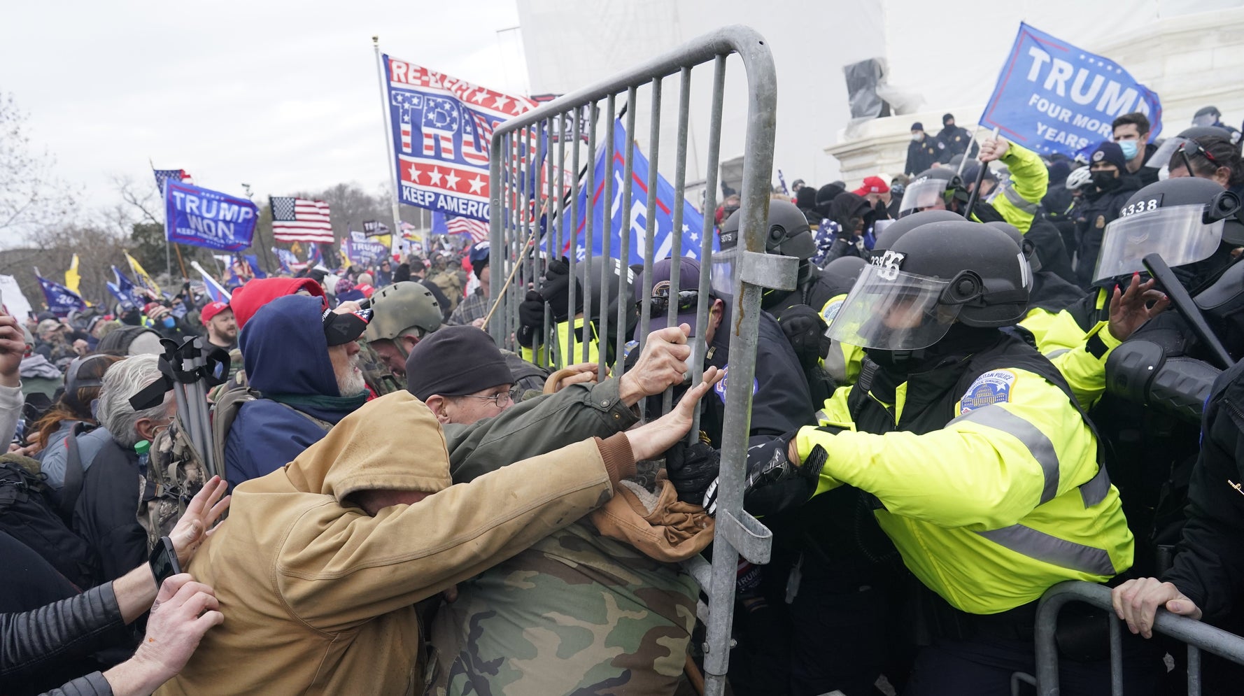 Trump’s Followers Paying The Price For Jan. 6 While Trump Himself Evades Consequence - breaking news headlines Trump’s Followers Paying The Price For Jan. 6 While Trump Himself Evades Consequence