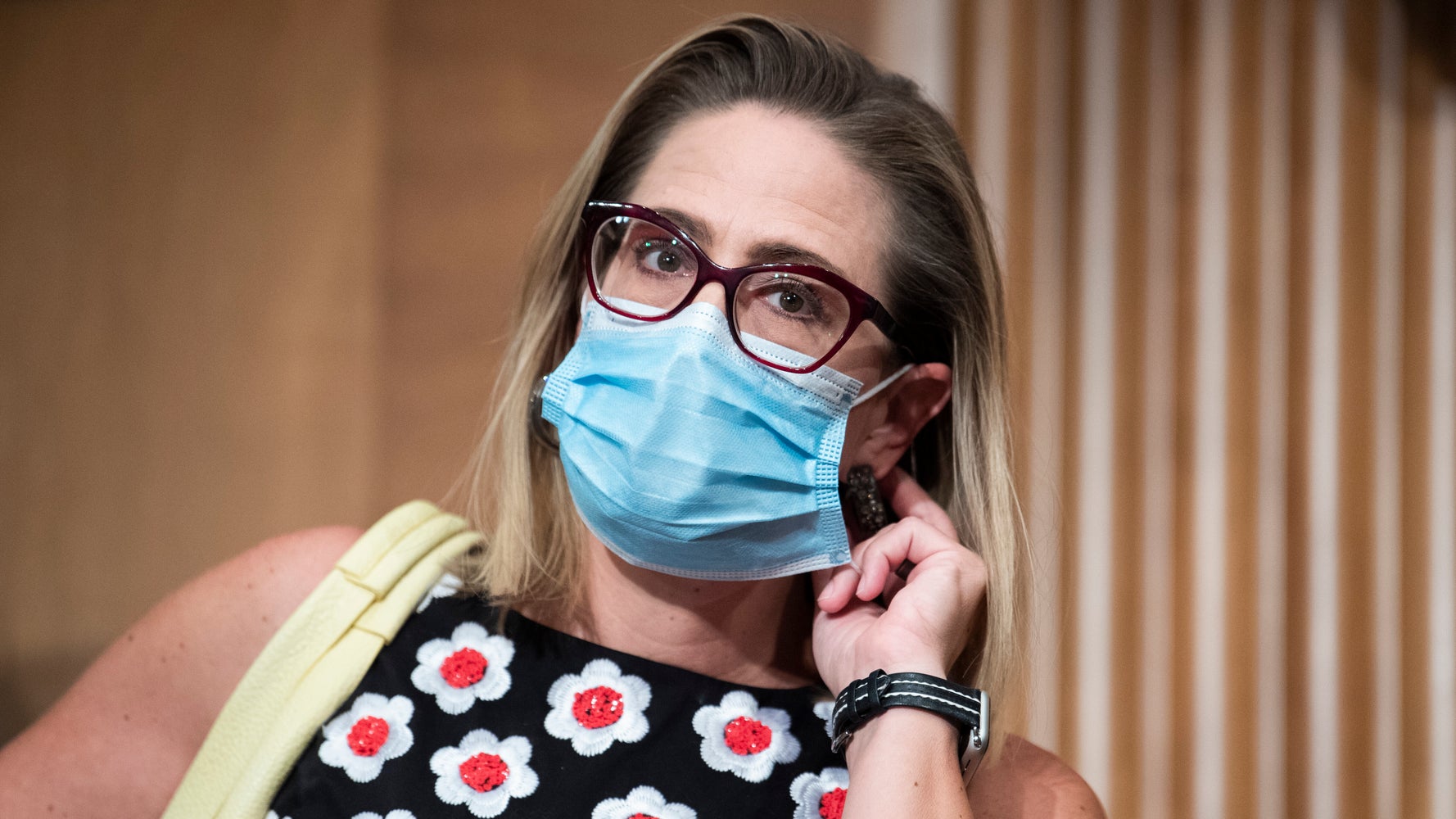 Kyrsten Sinema Is Living In An Alternate Universe - Breaking News Kyrsten Sinema Is Living In An Alternate Universe