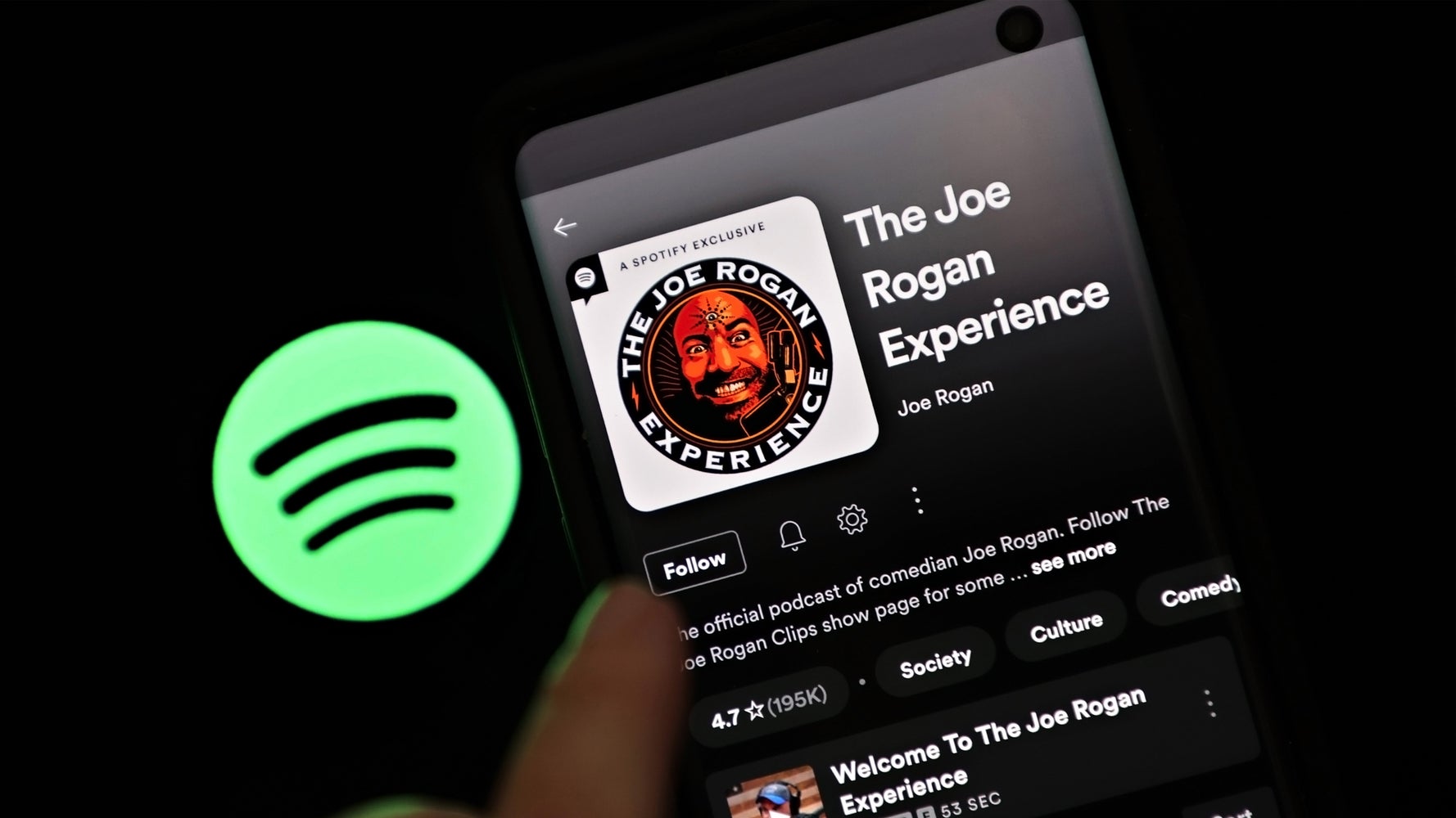 Spotify CEO Says He Condemns Joe Rogan Comments But Won't Be 'Silencing' Him - Breaking News Spotify CEO Says He Condemns Joe Rogan Comments But Won't Be 'Silencing' Him