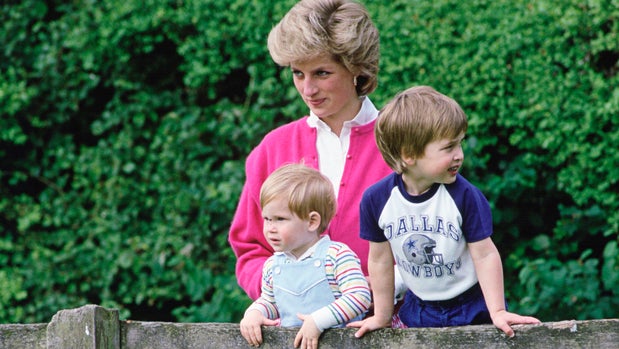 Will, Harry And Kate Rededicate Princess Diana's Gravesite