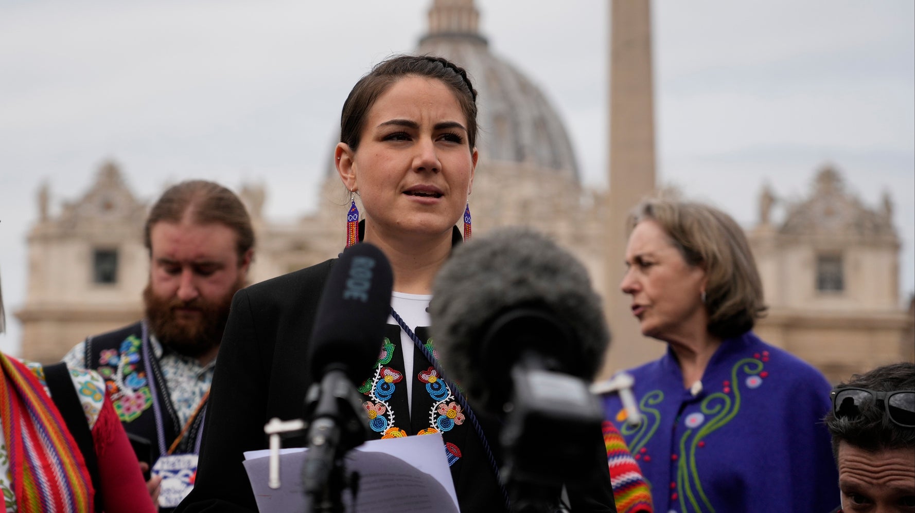 Canadian Indigenous Meet With Pope In Hopes Of Apology - Breaking News Canadian Indigenous Meet With Pope In Hopes Of Apology