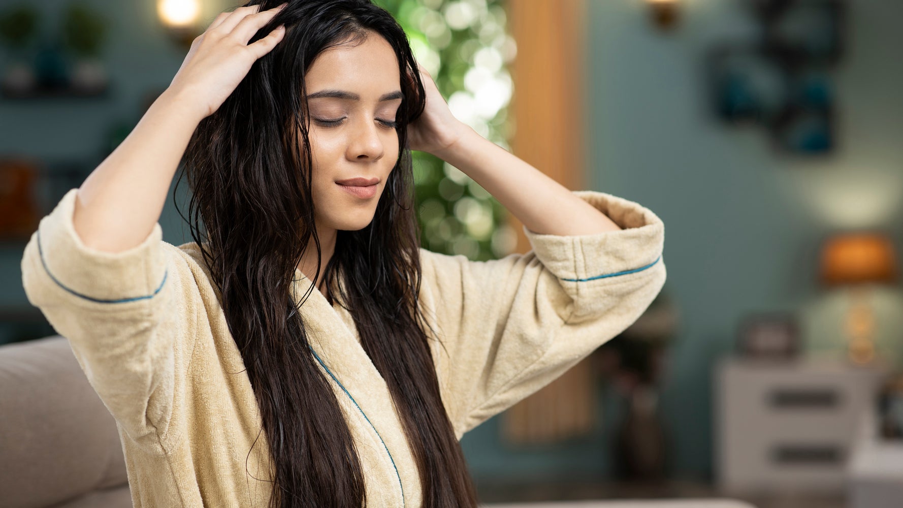Hair Slugging Isn't New, South Asian Women Have Been Doing It For Centuries 1 Hair Slugging Isn't New, South Asian Women Have Been Doing It For Centuries
