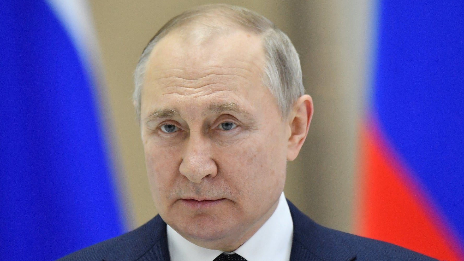 Apparently-Ailing Putin Surrounded By Docs, Kremlin In 'Chaos,' Says Ex Brit Intel Official - Breaking News Apparently-Ailing Putin Surrounded By Docs, Kremlin In 'Chaos,' Says Ex Brit Intel Official