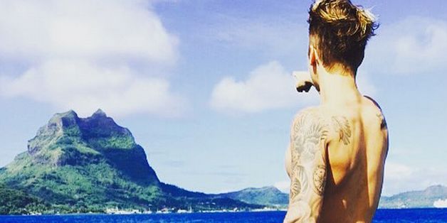 Justin Bieber Is Butt Naked On A Boat