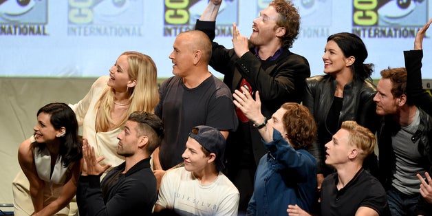 Epic Superhero Selfie Ends Comic-Con Panel On A High Note