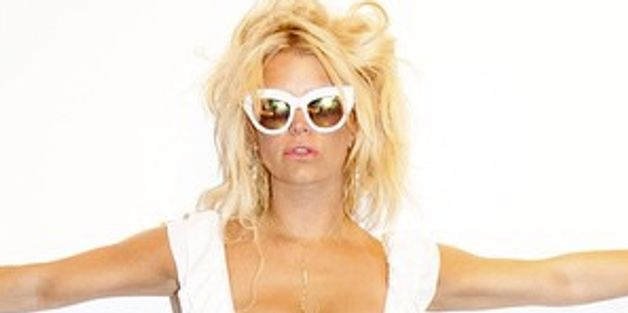 Jessica Simpson Is Vacation-Ready In White Swimsuit